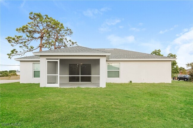Building Photo - 919 Rita Ave N