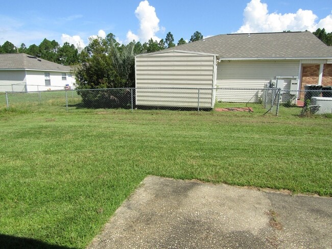 Building Photo - 3 Bedroom Home Near Blue Angel Pkwy – Spac...