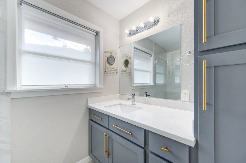Building Photo - 6026 Clarewood Dr