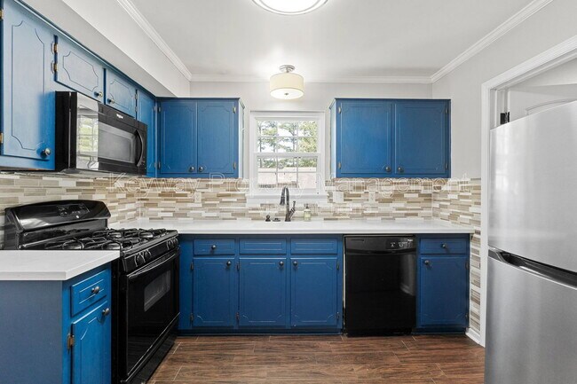 Building Photo - 329 Lamplighter Ln