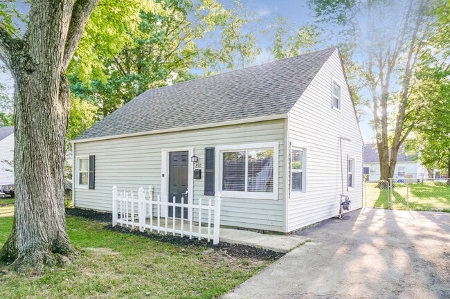 Primary Photo - 890 Bucknell Rd
