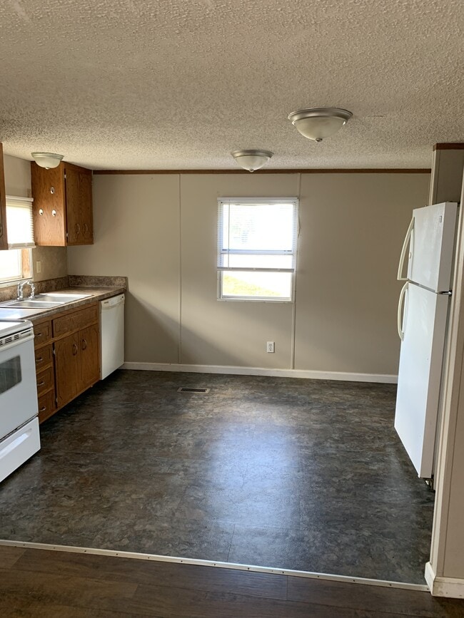 Building Photo - 154 Zackary St