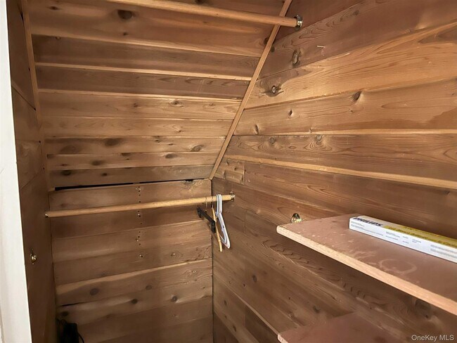 Building Photo - 8 James St