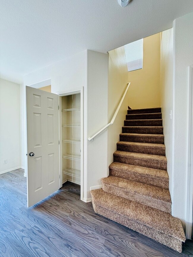 Building Photo - Charming Home in Henderson!