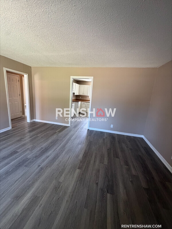 Building Photo - 16 Red Oak Cove