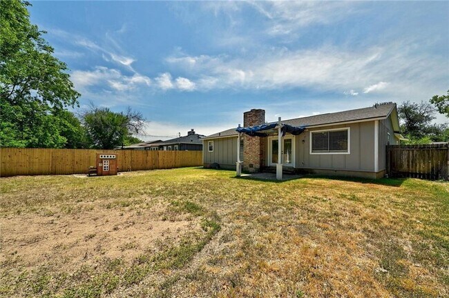 Building Photo - 906 Cactus Dr
