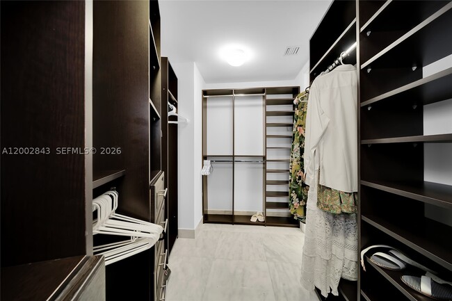 Building Photo - 16001 Collins Ave