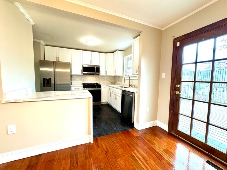 Building Photo - 540 Valleywood Rd