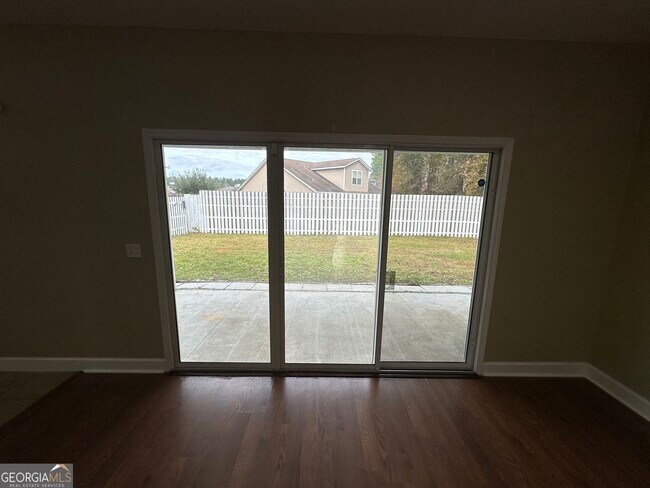 Building Photo - 101 Waters Edge Dr