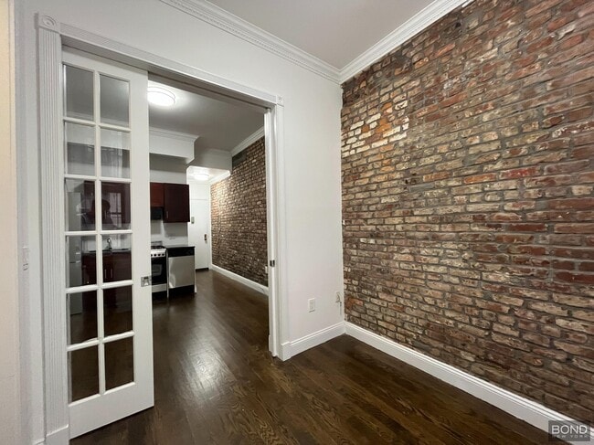 Building Photo - 307 Mott St