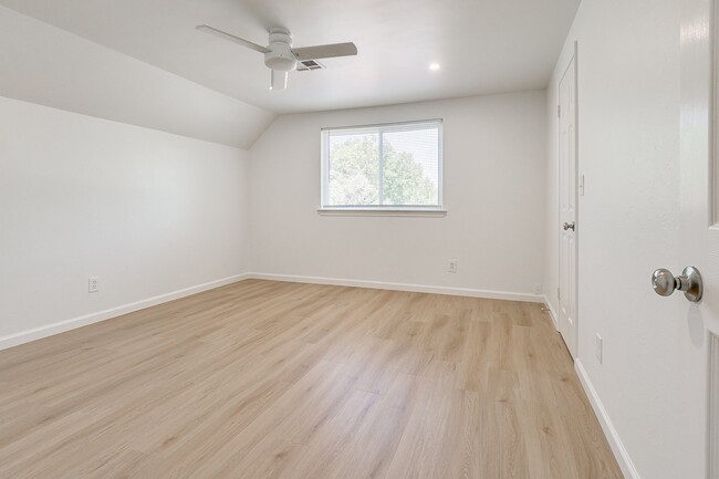 Building Photo - 1430 Westbrooke Terrace