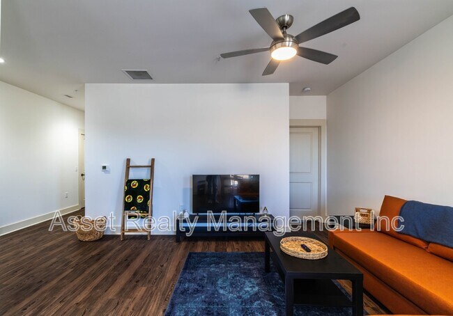 Building Photo - 1110 Franck St