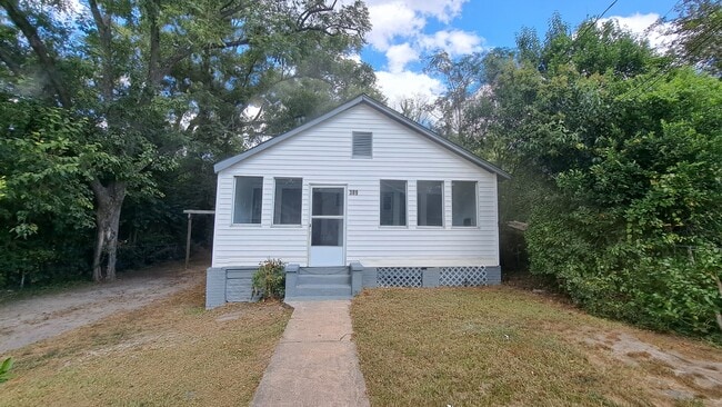Primary Photo - 389 Quick St