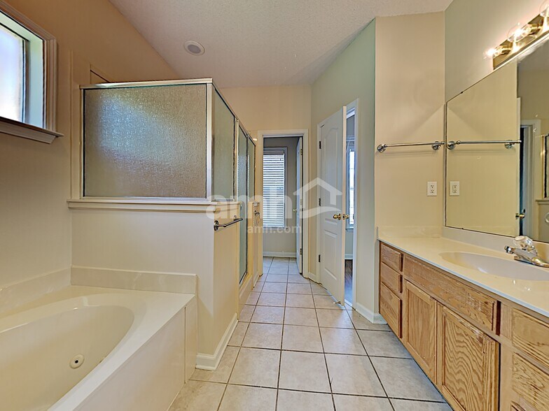 Building Photo - 548 Wesley Woods Dr