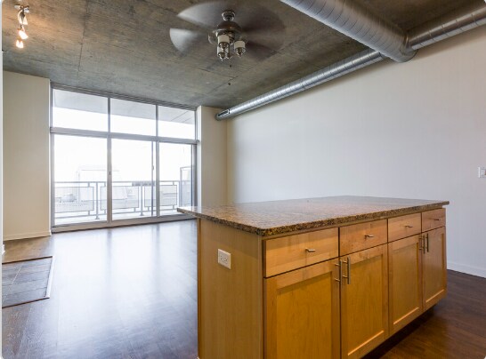 Kitchen Island (Unit 1704) - 700 N Larrabee St