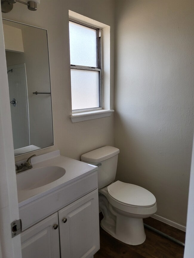 Building Photo - 3453 Hollyglen St