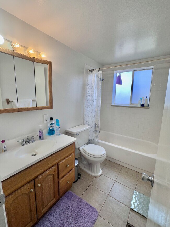 Building Photo - 1600 Banyan Dr