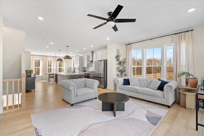 Building Photo - Stunning 4BR / 4.5BA End-Unit Townhome in Brambleton - Built in 2024!