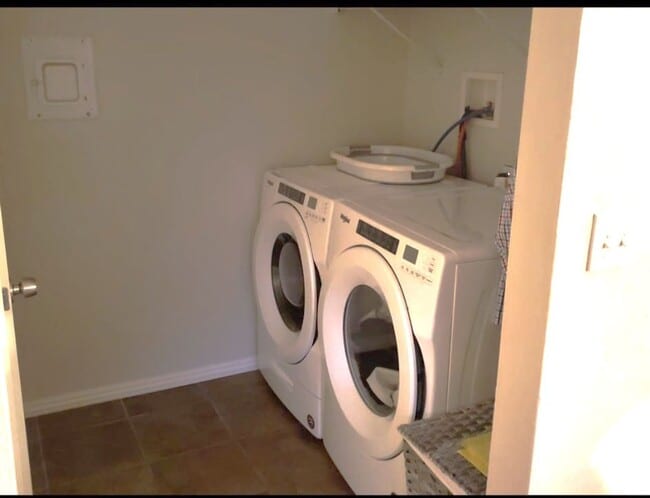 Building Photo - Spacious 3-Bedroom Townhome with Garage and Assigned Parking in San Ysidro