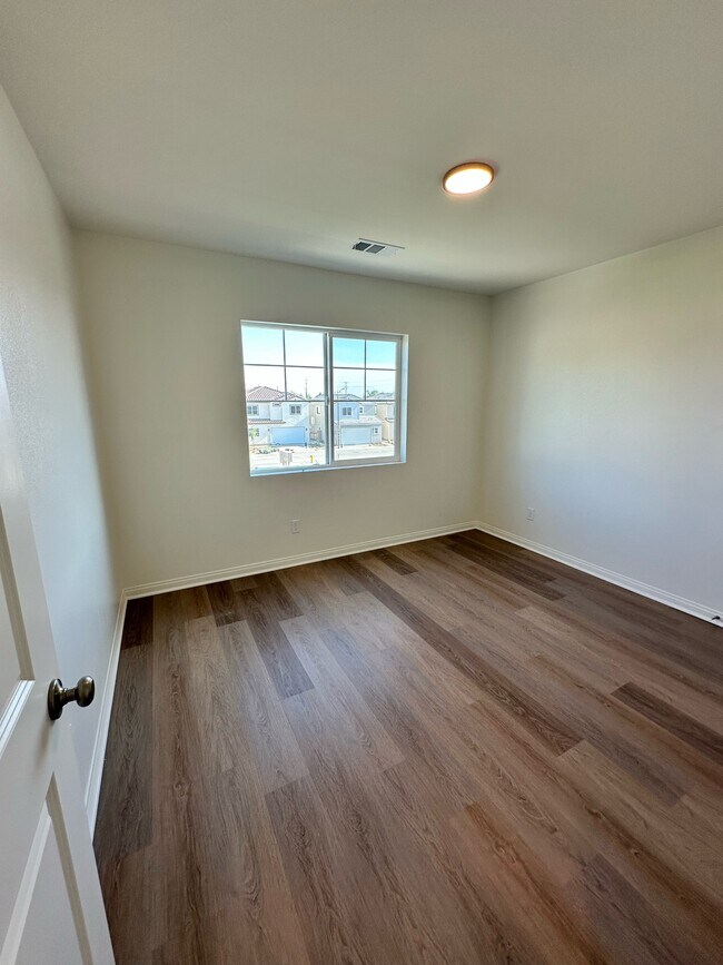 Building Photo - 158 N Sutter Ave