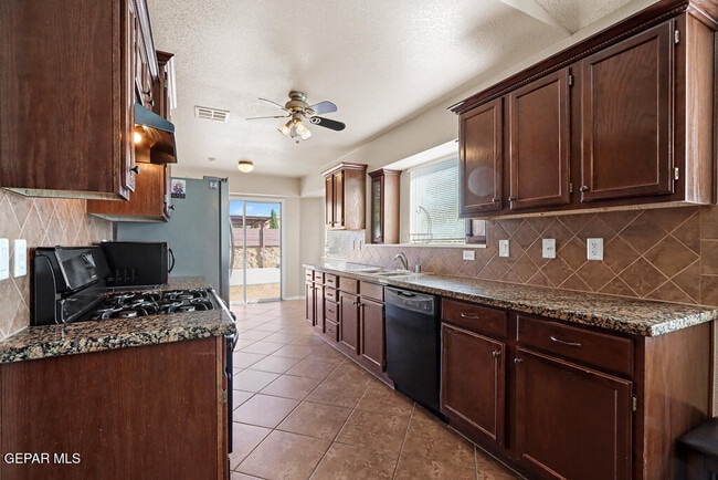 Building Photo - 14413 Desert Sage Dr