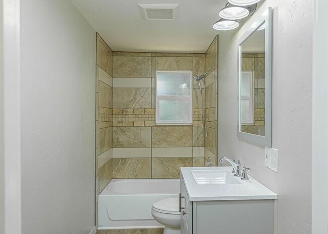 Building Photo - 266 NW Riverside Blvd