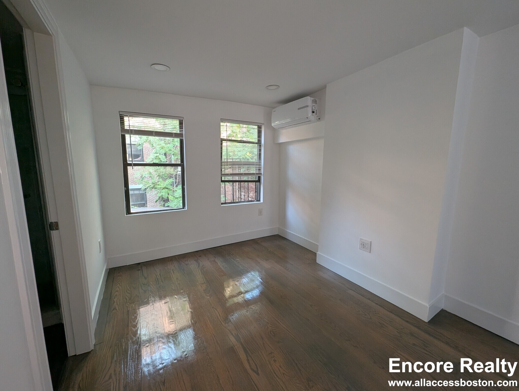 Building Photo - 61 Joy St