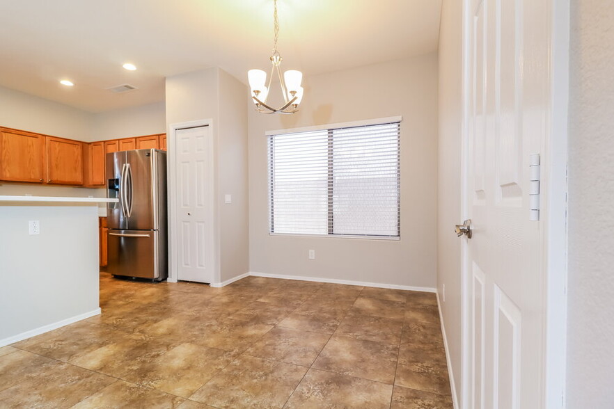 Building Photo - 505 W Del Rio Ln