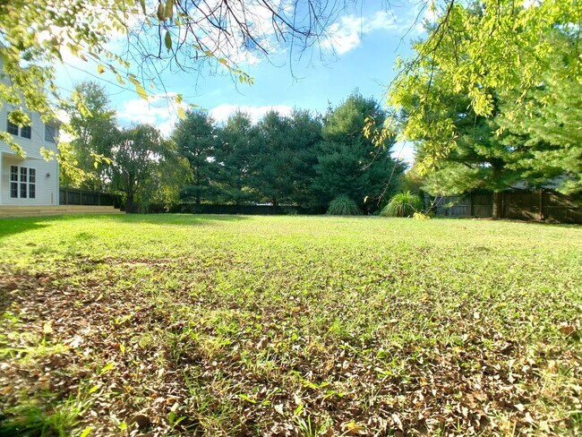 Building Photo - 2553 Emerald Ct