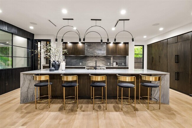 Building Photo - 4280 Shorecrest Dr