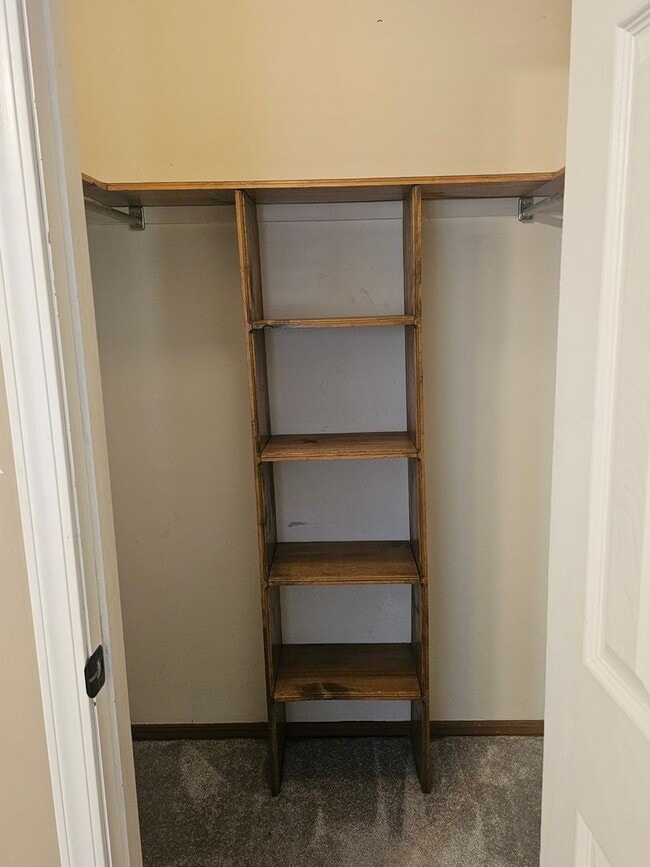 Building Photo - 306 Elfen Glen St