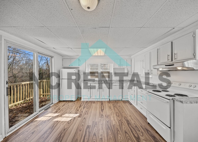 Building Photo - 721 Davis St