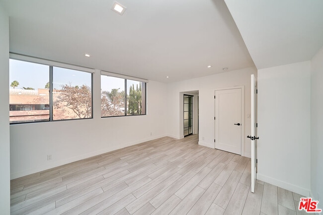 Building Photo - 145 S Maple Dr