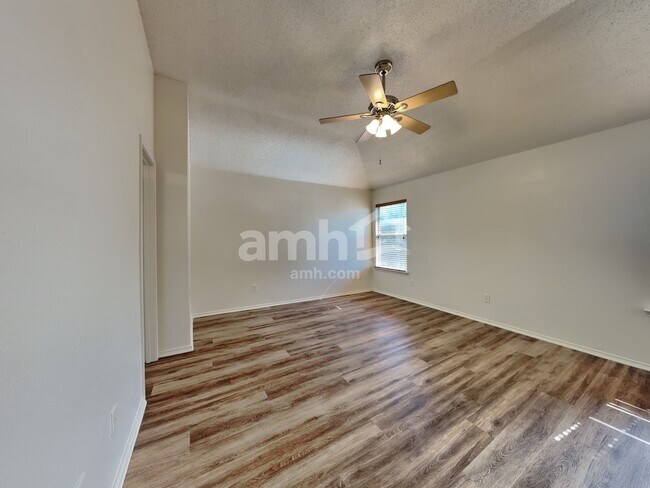 Building Photo - 10308 Oak Branch Ln