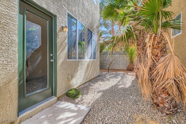 Building Photo - 9519 W Wooded Heights Ave