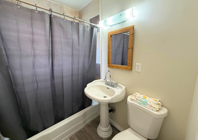 Building Photo - 4623-25 Mississippi St