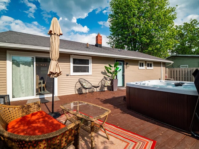 Building Photo - 126 Beachwood Ave