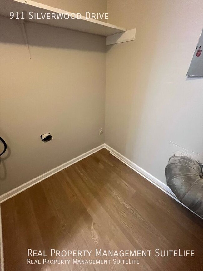 Building Photo - 911 Silverwood Dr