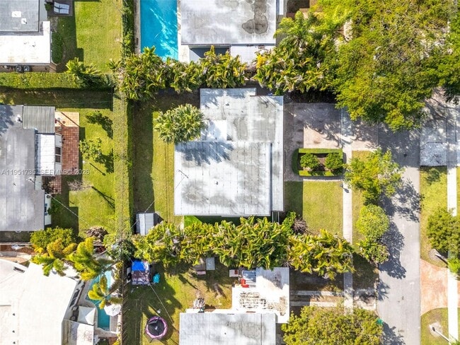 Building Photo - 5930 SW 47th St