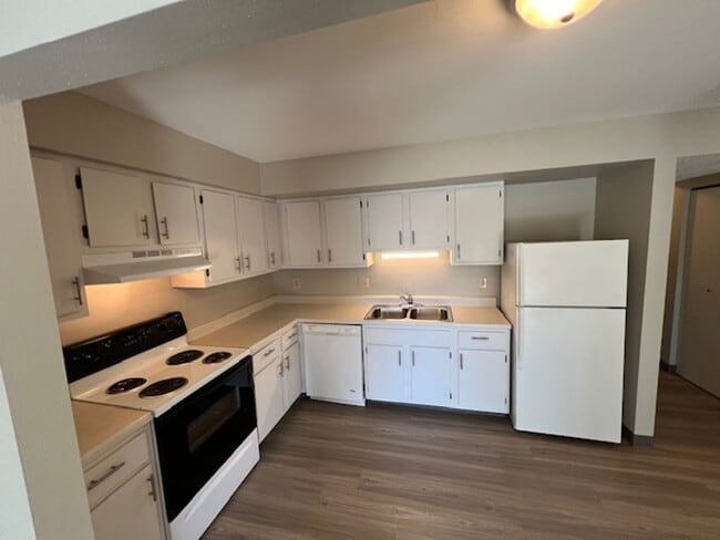 Building Photo - 50% off for your first 4 Months!!!