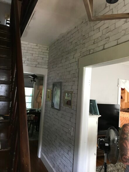 Building Photo - 77 W Main St