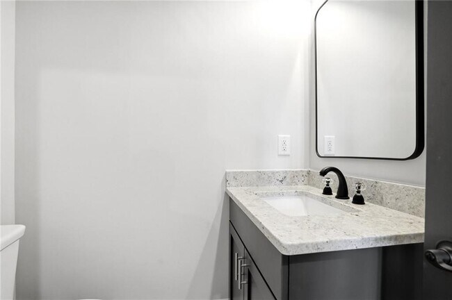 Building Photo - 1254 Six Sisters St