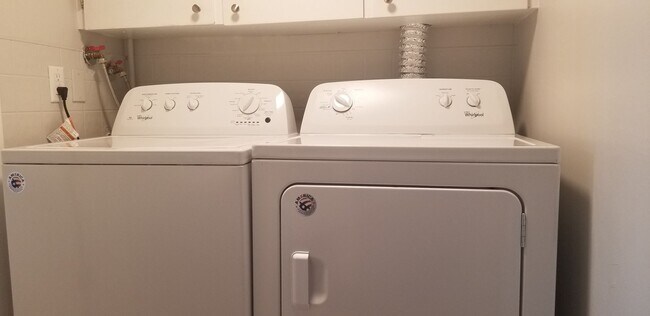 Building Photo - 1 Bedroom Apartment Available February 1st