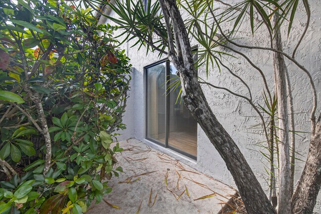 Building Photo - 9187 Norte Lago