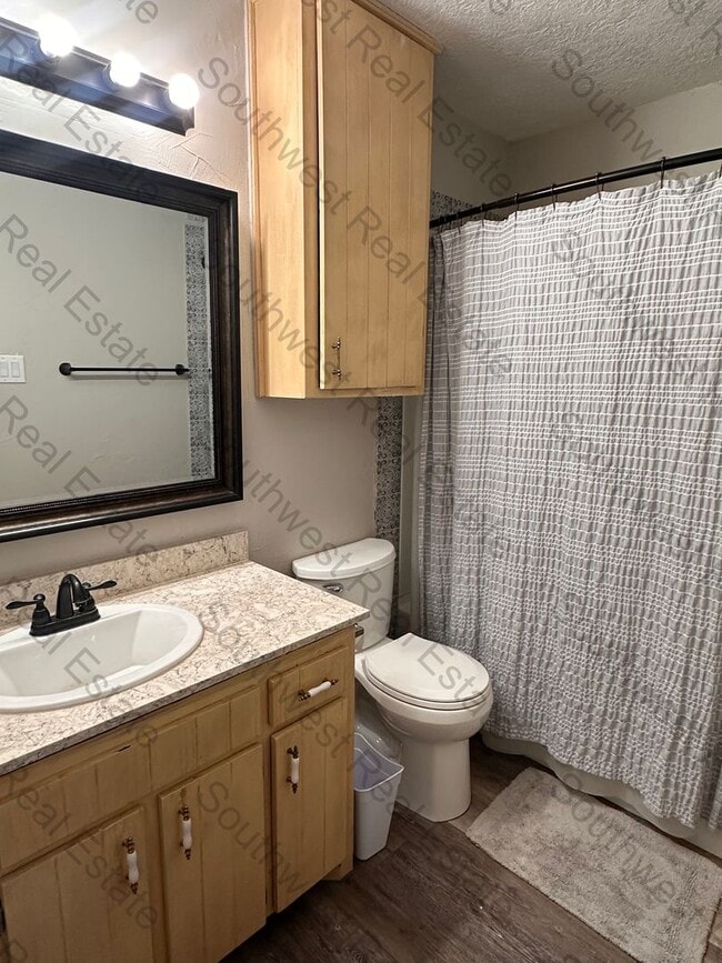 Building Photo - Spacious 2 story condo.