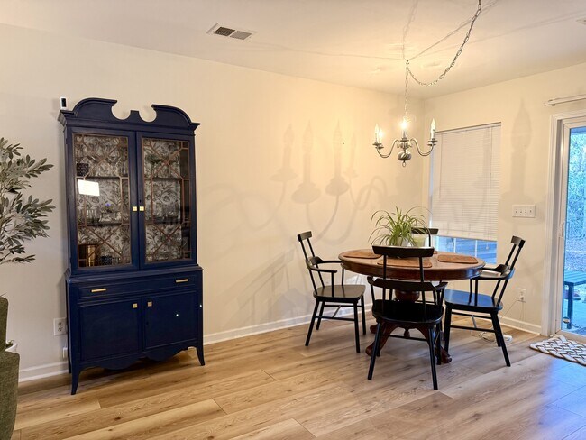 Building Photo - 1104 Harvester Cir