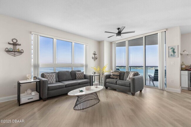 Building Photo - 231 Riverside Dr