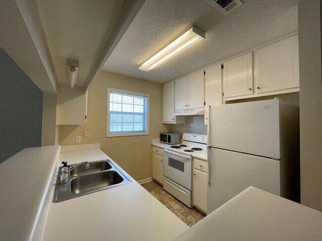 Building Photo - Foxhill Commons