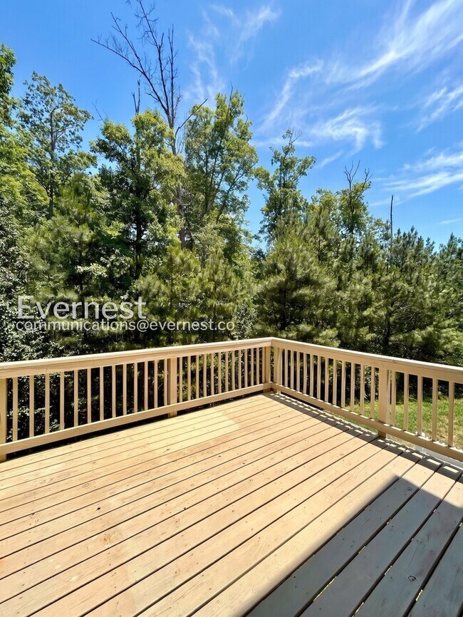 Building Photo - 3 Bed/2.5 Bath Townhome with Garage / Available Now!