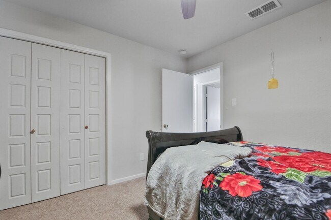 Building Photo - 5625 Amherst St